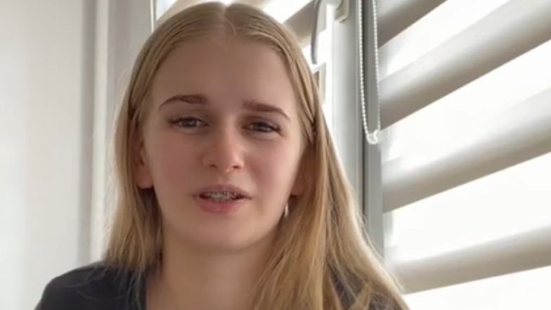 Zwolnili ją z pracy za brak stanika. Firma się tłumaczy 