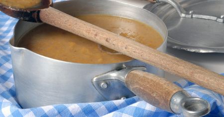Zawsze śmiałam się, że babcia kładzie drewnianą łyżkę na garnku. Gdy mi pokazała dlaczego, też zaczęłam