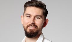 Michał Piwowarczyk account directorem w Plej