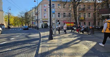 Radny apeluje o montaż wiaty na przystanku autobusowym w centrum Lublina. Mamy odpowiedź miasta