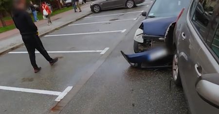 Wjechał w auto matki z dzieckiem. To znaleźli w jego samochodzie