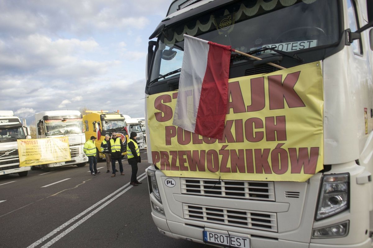 Protest przewoźników na granicy polsko-ukraińskiej. Na Słowacji również odbyła się blokada przejścia z Ukrainą
