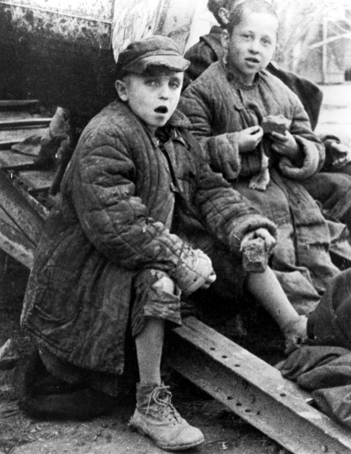 Zdjęcie wykonane w trakcie deportacji Polaków na Sybir w latach 1940-1941