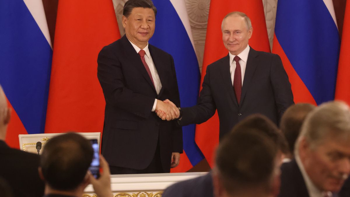 MOSCOW, RUSSIA - MARCH 21:  (RUSSIA OUT) Chinese President Xi Jinping (L) and Russian President Vladimir Putin (R) shake hands during the signing ceremony at the Grand Kremlin Palace, on March 21, 2023 in Moscow, Russia. Three days after being accused by an international tribunal of war crimes in Ukraine, Russian President Putin received Chinese leader Xi Jinping during his state visit to Russia. (Photo by Contributor/Getty Images)