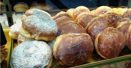Masz ochotę na pączka i wolną złotówkę? W Łodzi sprzedawca się zaśmieje