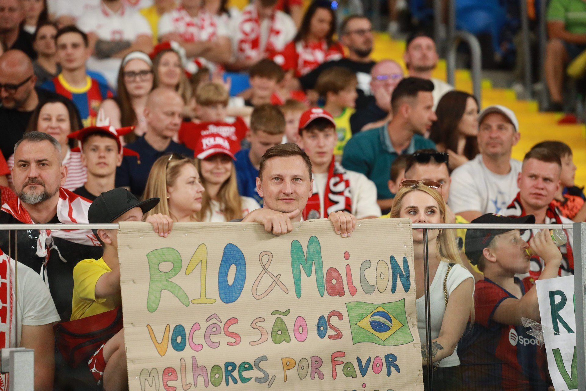 Kibice na Ronaldinho Show pokazali, że mają dość narodowej smuty