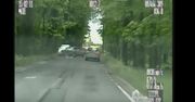Wjechał na "czołówkę". Kilka razy dachował. Nagranie policji