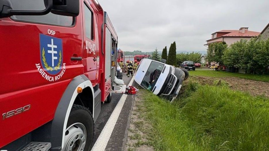 Wypadek busa na DK19.