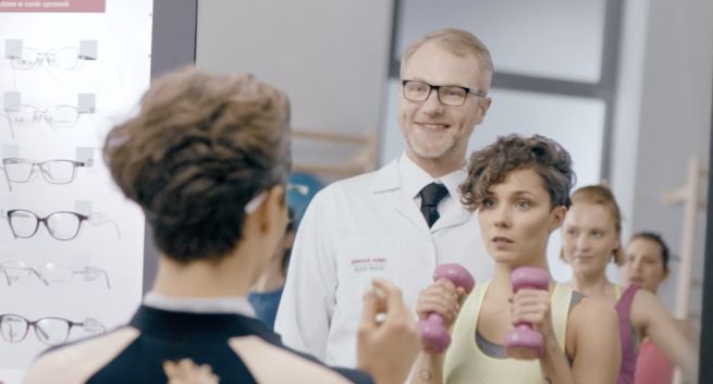 Metamorfozy przed lustrem w reklamach Vision Express (wideo)