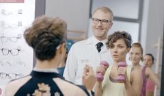 Metamorfozy przed lustrem w reklamach Vision Express (wideo)