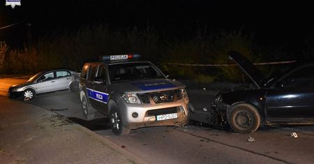 Audi staranowało opla i radiowóz. Kierowca był pijany