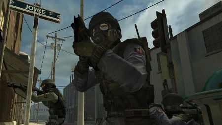 Gang nastolatków włamał się do vana pełnego antyterrorystów 1