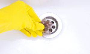 Wsuń do odpływu. Odetkaj go w mgnieniu oka