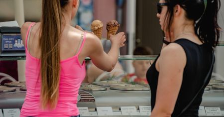 Nie woda i nie lody. Ekspert zdradza, co najlepiej pić i jeść w upały