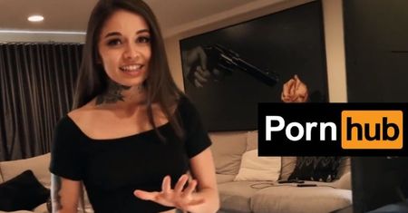 Polacy coraz częściej oglądają Pornhuba. Ulubiona kategoria? Duża niespodzianka!