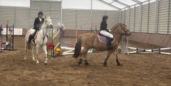 Biskupice: III halowy sparing w Stajni Biskupice otworzył sezon