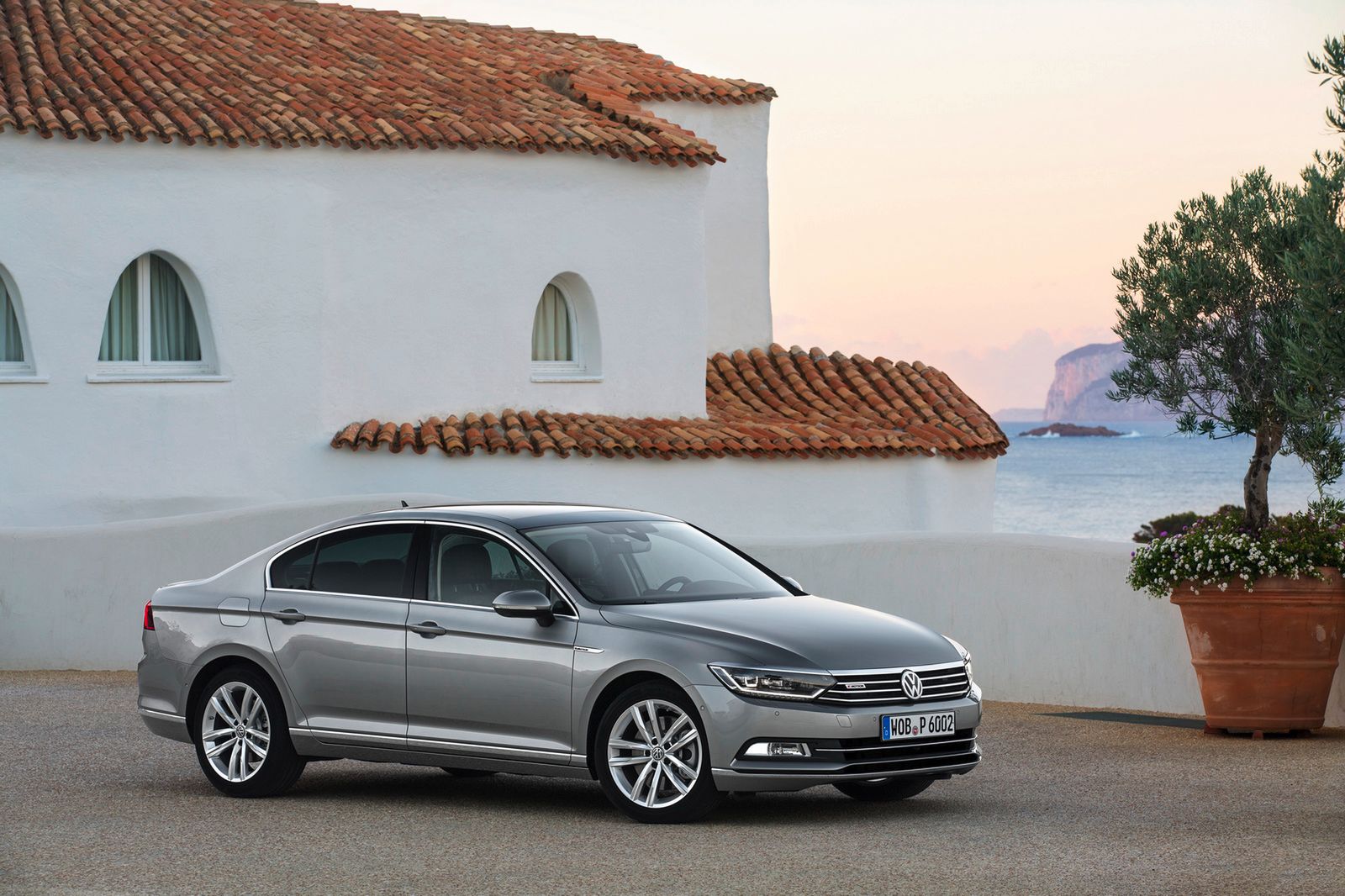 Nowy Volkswagen Passat przedstawiony w obszernej galerii zdjęć i ilustracji 11