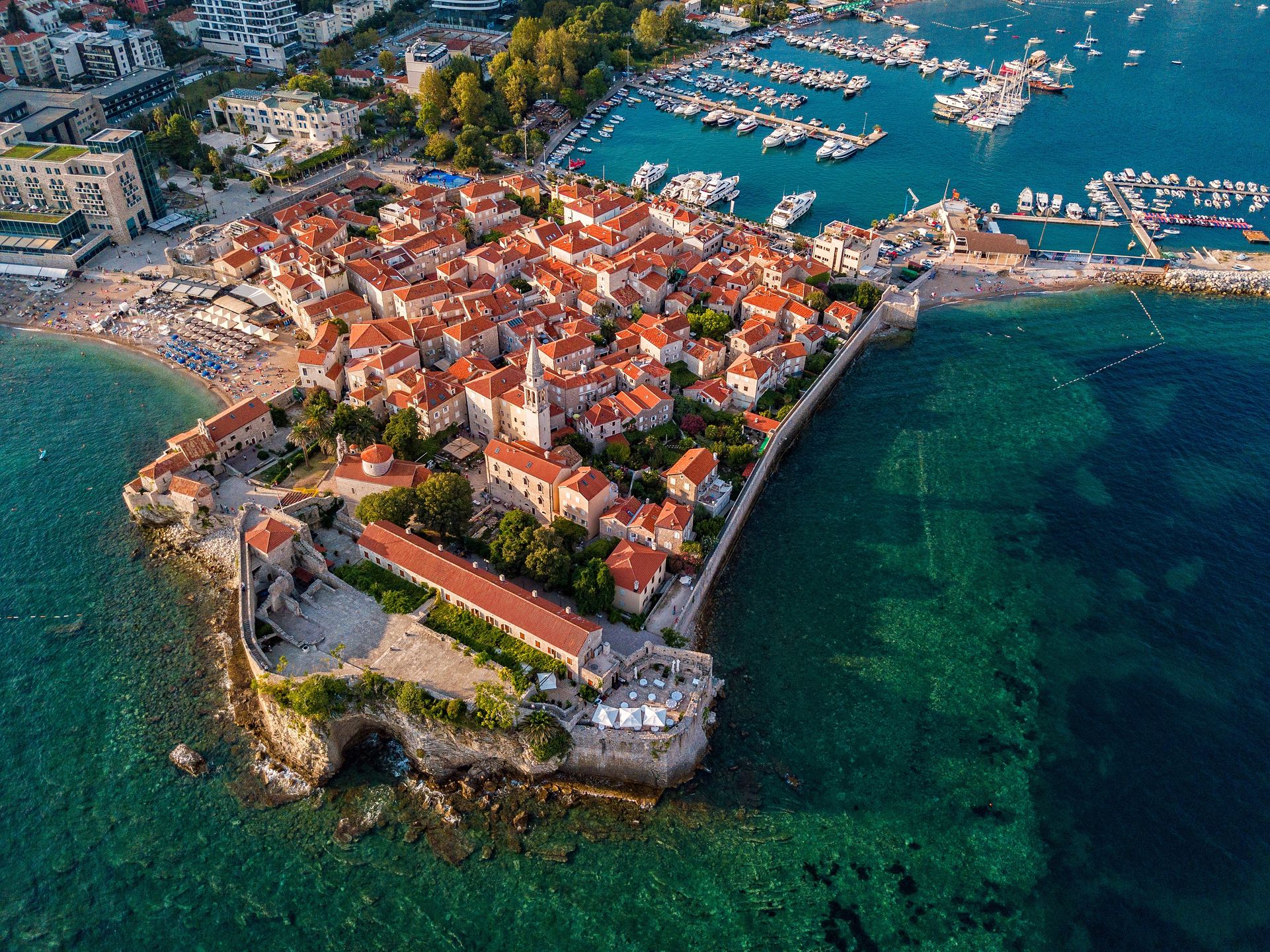 Budva to jeden z najpopularniejszych kurortów Czarnogóry