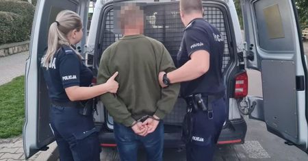 Brutalne pobicie podczas imprezy. Mężczyzna zaatakował 61-latka. Pokrzywdzony z poważnymi obrażeniami trafił do szpitala