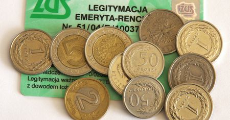 Nie każdy senior o tym wie. To umożliwia legitymacja emeryta