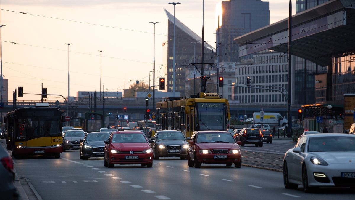 ruch korek korki warszawa centrum samochody 