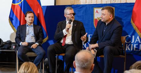 Oskarżony o szpiegostwo. Piskorski na listach wyborczych Brauna?