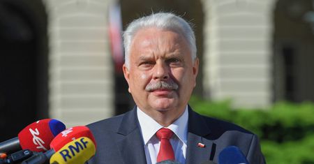 Odwiedziny w szpitalach tylko dla osób zaszczepionych? MZ analizuje sytuację