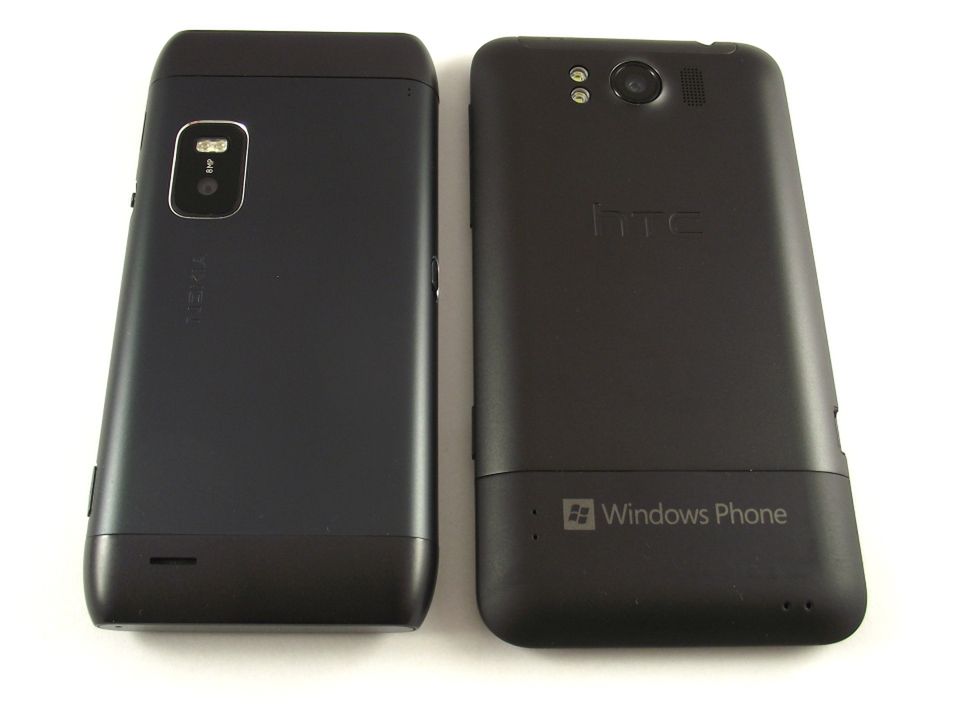 HTC Titan a Sensation i 7 Trophy, Nokia N9 i E7 oraz Samsung Wave - porównanie wielkości i wyglądu 14