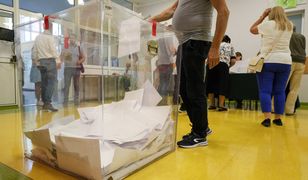 Skandal w Świebodzinie. Pijany mężczyzna przewrócił urnę wyborczą