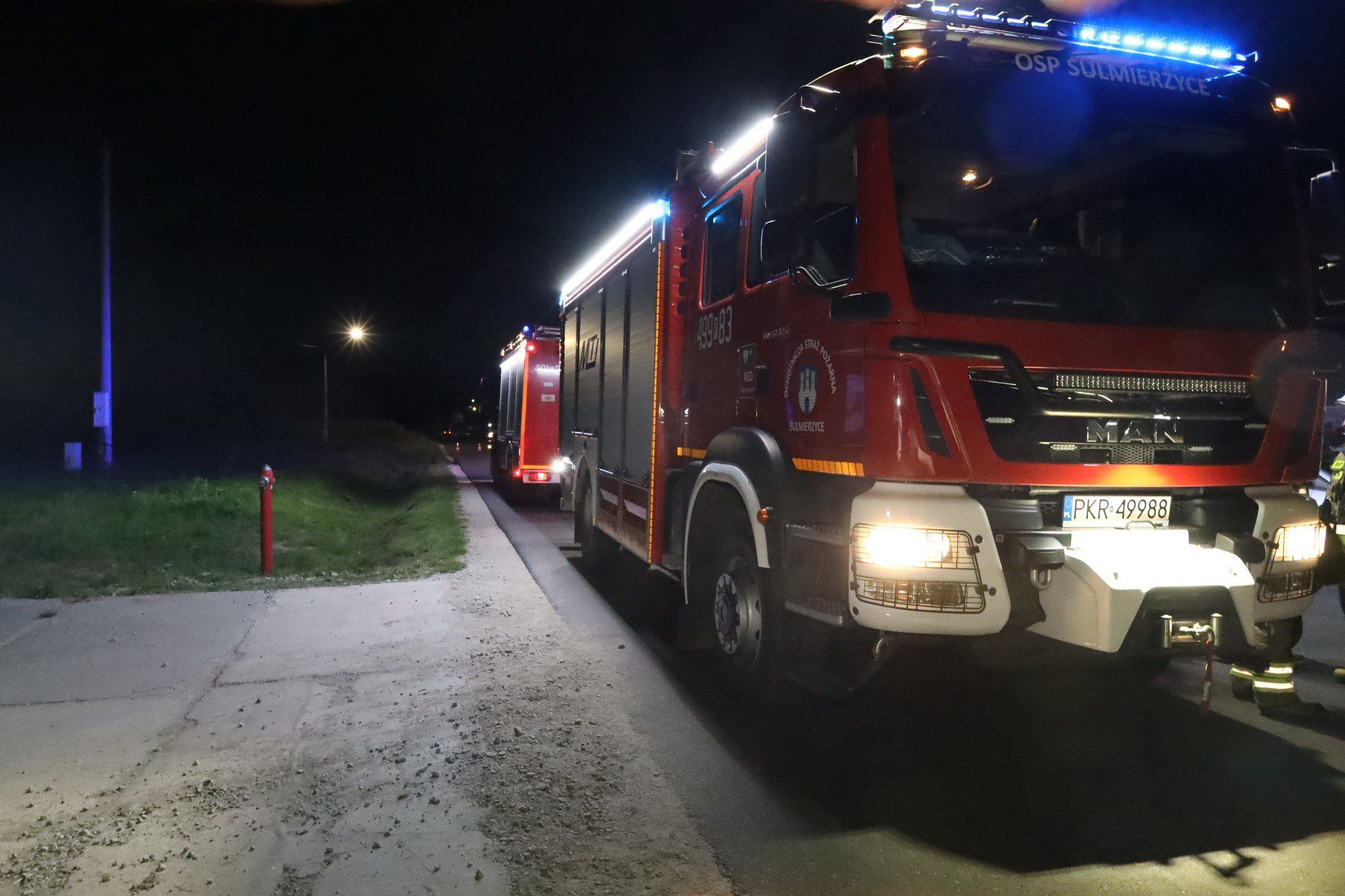 Na miejsce przybyły cztery zastępy straży pożarnej