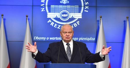 Adam Glapiński zawiadamia ABW. Reaguje na medialne doniesienia i podejrzewa wyciek informacji