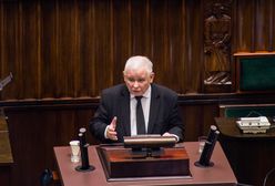 Kaczyński wszedł nagle na mównicę. Zaczął uciszać salę