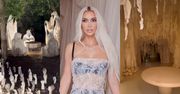 Kim Kardashian udekorowała willę na Halloween: trupie drzewa, lewitujące mumie w holu i gipsowy odlew rąk jej bliskich (ZDJĘCIA)