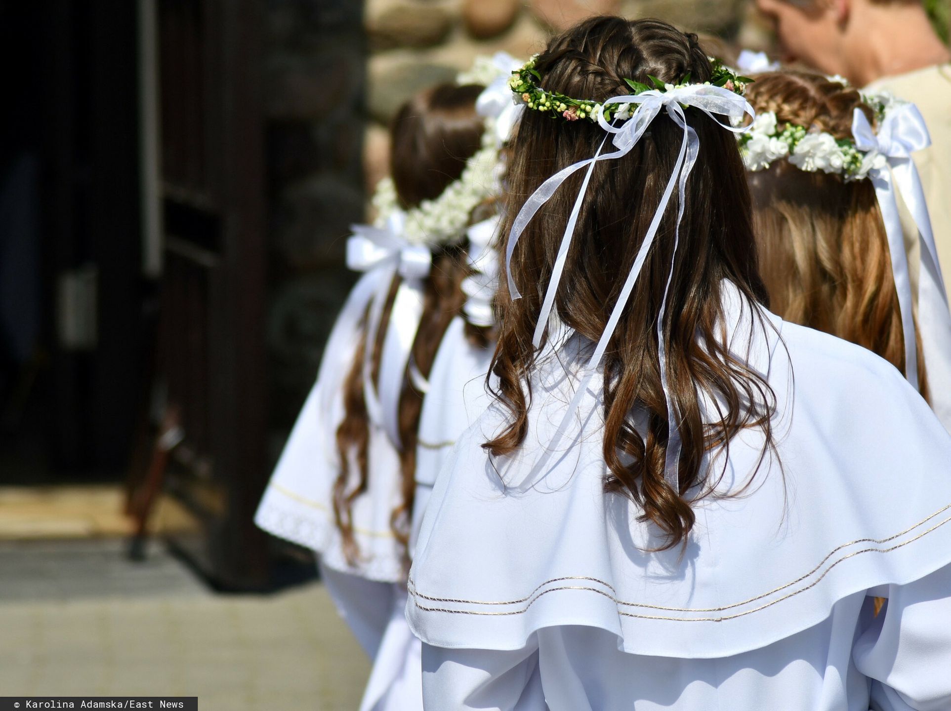 Pierwsza komunia. Stylistka ostrzega przed "strojnością" 