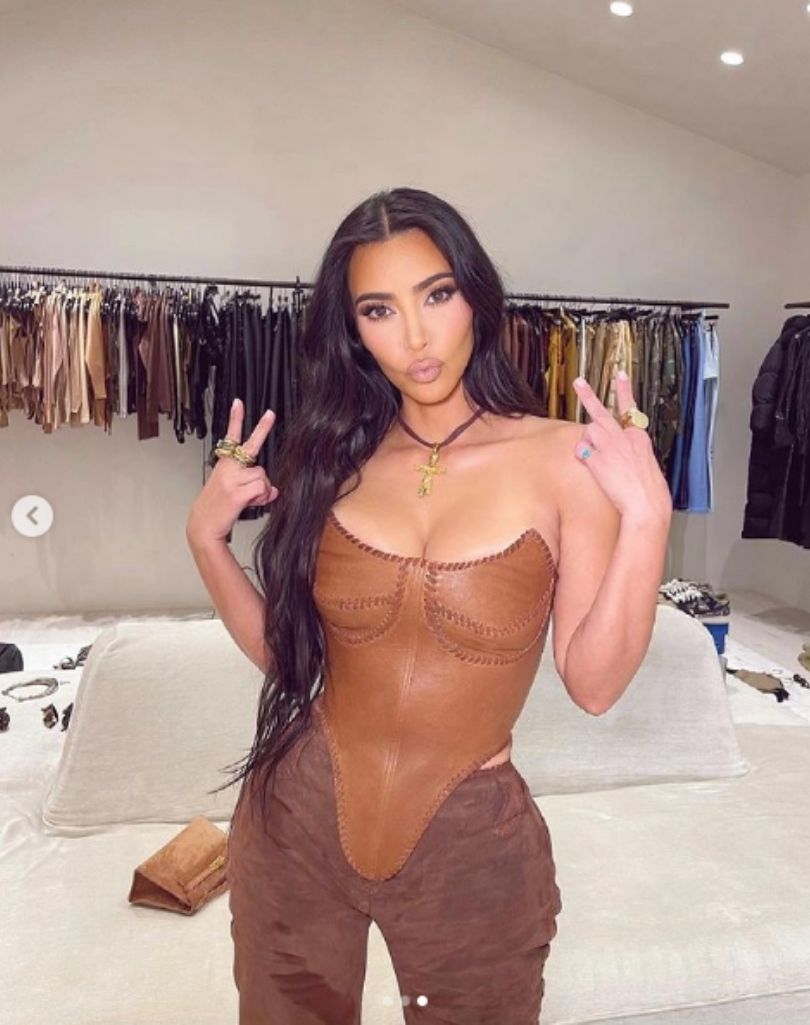 Kim Kardashian chwali się krągłościami w sieci
