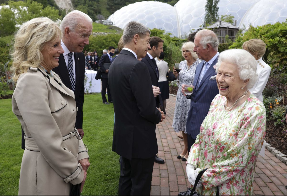 Joe Biden złamał protokół królewski podczas szczytu G7