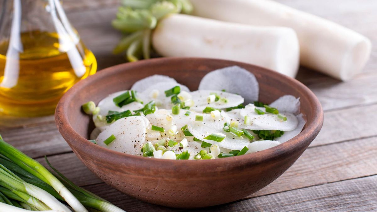 Rzodkiew japońska to warzywo, pochodzące z regionu Morza Śródziemnomorskiego.