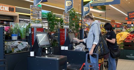 Podatek handlowy legalny, ceny w górę. "Będzie przerzucony na konsumentów"