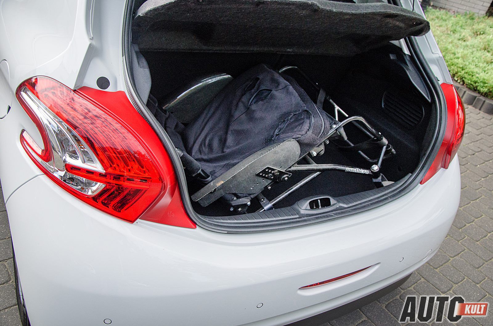 Peugeot 208 1,2 PureTech Active "Bez barier" - test [galeria] 9