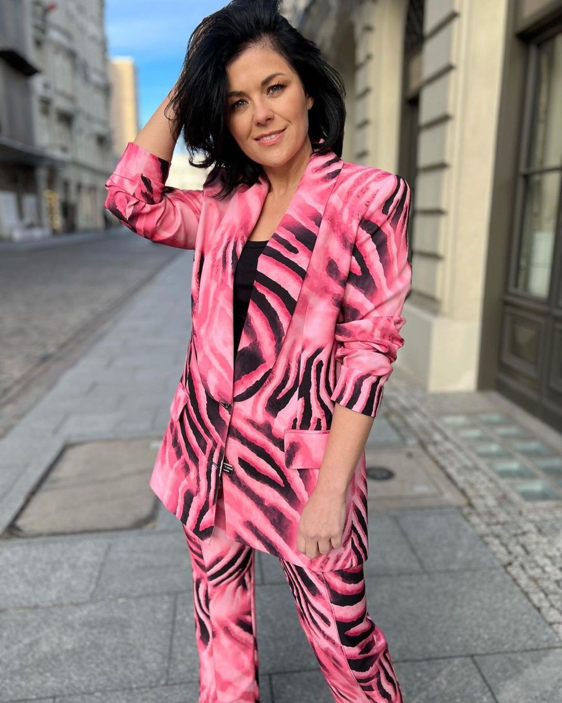 Katarzyna Cichopek w różowo-czarnym garniturzeInstagram/katarzynacichopek