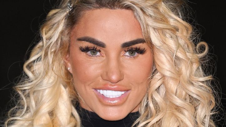 Katie Price prezentuje efekty 16. (!) operacji piersi