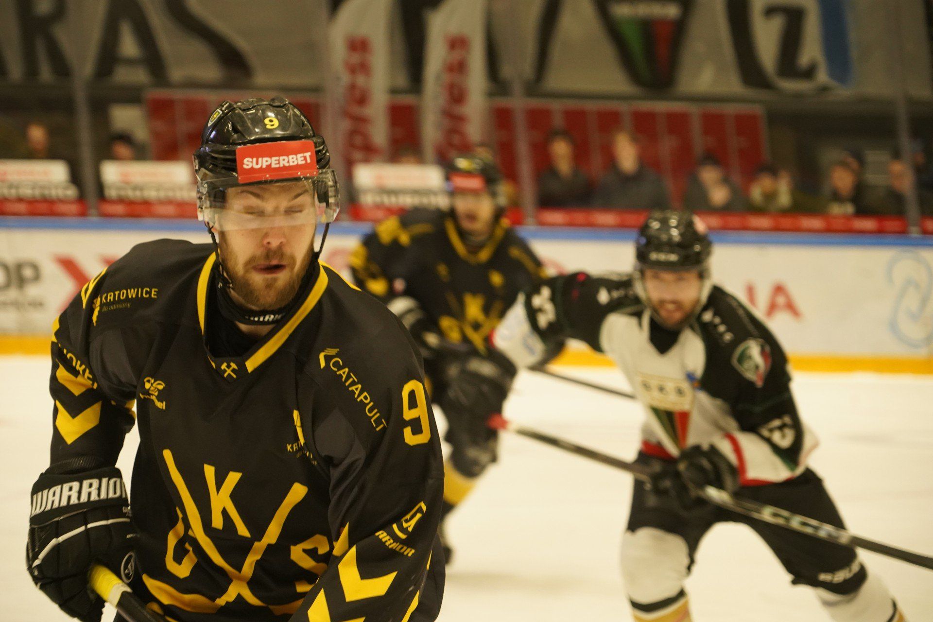 Hokeiści GKS Tychy i GKS Katowice w poprzednim sezonie stoczyli w finale emocjonującą walkę o złoty medal