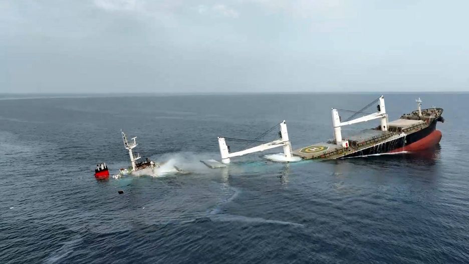 Houthis claim attack on Eternity C ship in the Red Sea
epa12227990 A screen grab taken from a handout video released by the Houthis military media center on 09 July 2025 shows the Liberian-flagged bulker, Eternity C, sinking after being attacked in the Red Sea off the port city of Hodeidah, Yemen, 07 July 2025. Yemen's Houthis have claimed responsibility for the attack on the Greek-owned Eternity C with an explosive-laden remote-controlled boat and six hypersonic missiles in the Red Sea on 07 July 2025, causing the ship to sink, according to a statement by Houthi military spokesman Yahya Sarea.  EPA/HOUTHIS MILITARY MEDIA CENTER HANDOUT BEST QUALITY AVAILABLEHANDOUT EDITORIAL USE ONLY/NO SALES 
Dostawca: PAP/EPA.
HOUTHIS MILITARY MEDIA CENTER HANDOUT
vessel, attack, water