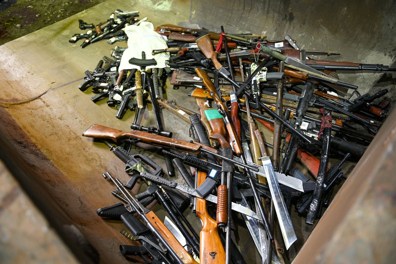 Russia offers gun amnesty for illegal arms amid rising trade