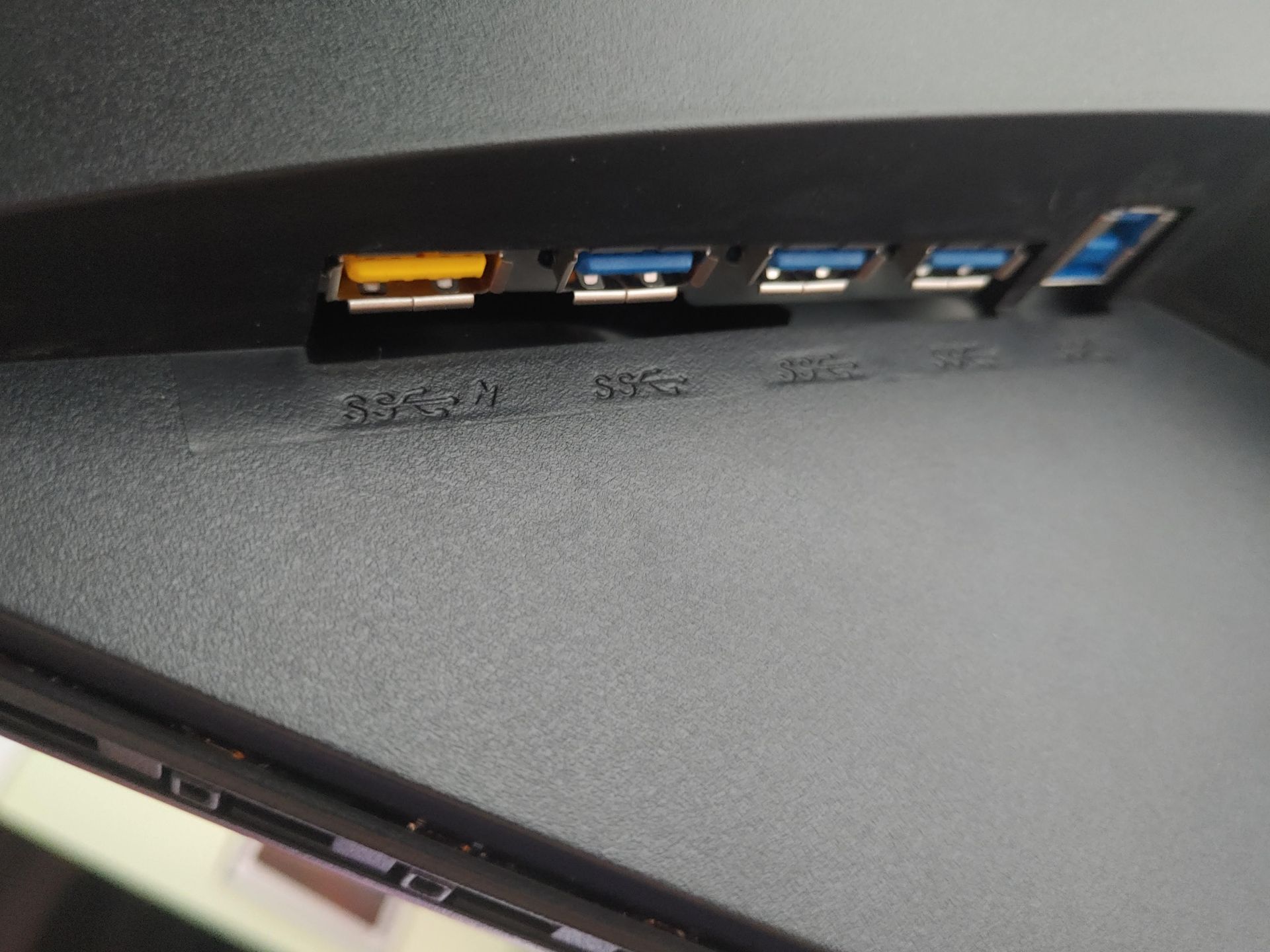 Monitory AOC 24G2U i Q27G2U. Gdyby miały dziecko, to byłoby idealne 5