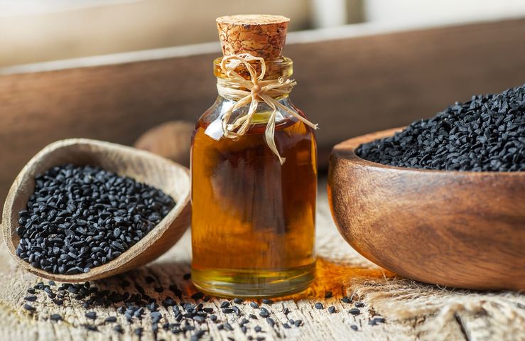Olejek z czarnuszki jest bezpieczny i najczęściej dobrze tolerowany