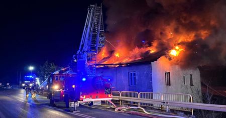 Tragiczny pożar w środku nocy. Cały budynek wielorodzinny w ogniu