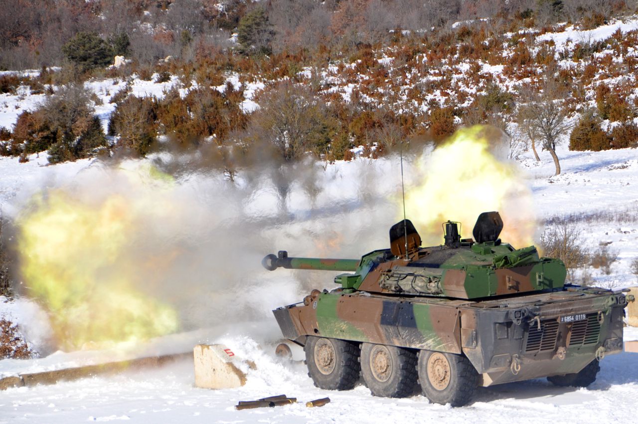 AMX-10 RC podczas ćwiczeń poligonowych.