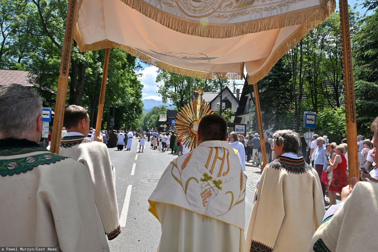 W czwartek ulicami polskich miast przejdą tradycyjne procesje