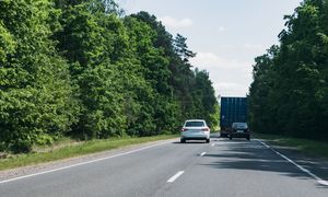 Poszedł na "czołówkę" z policją. Oto co mu grozi